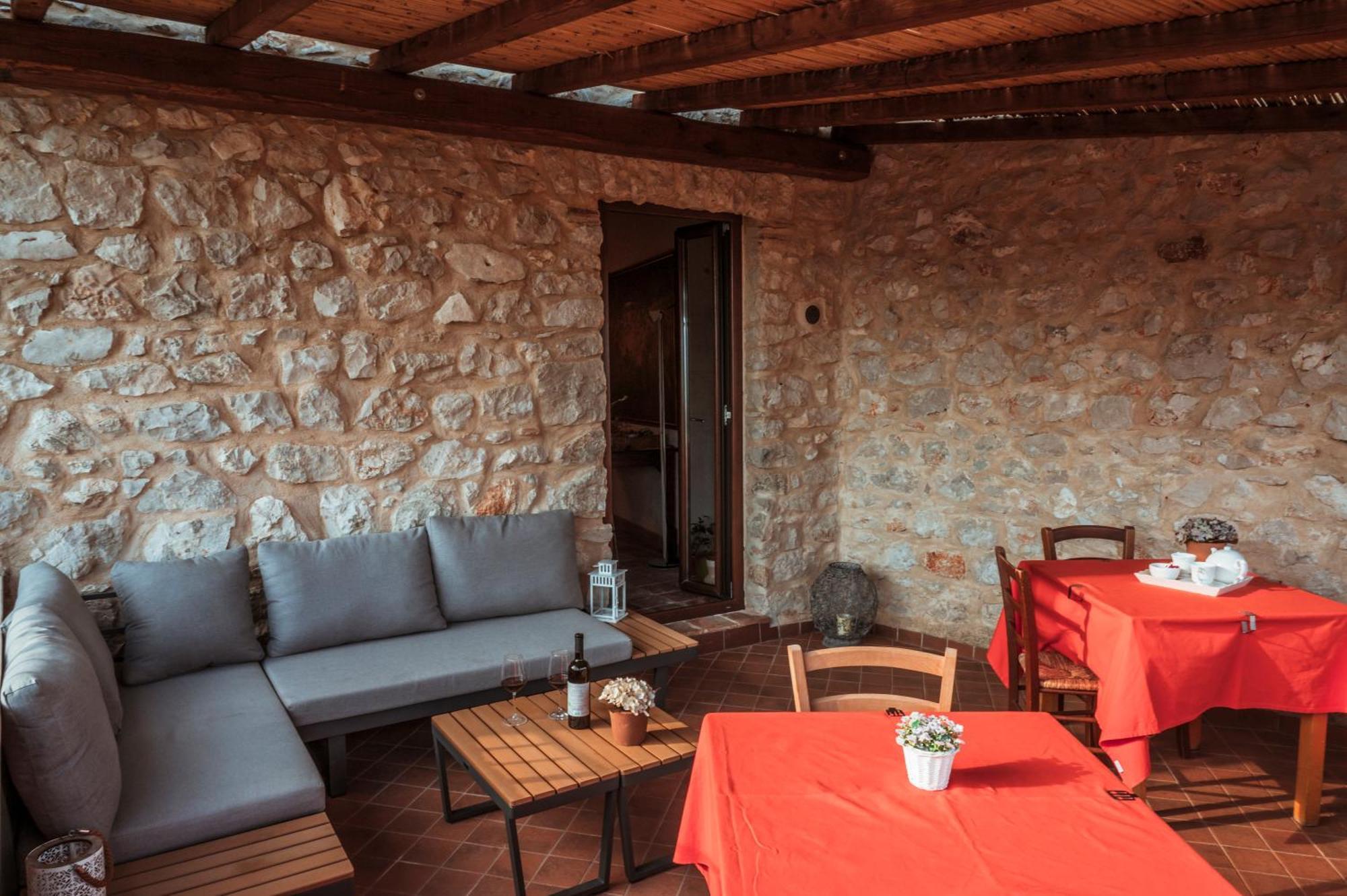 Locanda Persei Prossedi Exterior foto